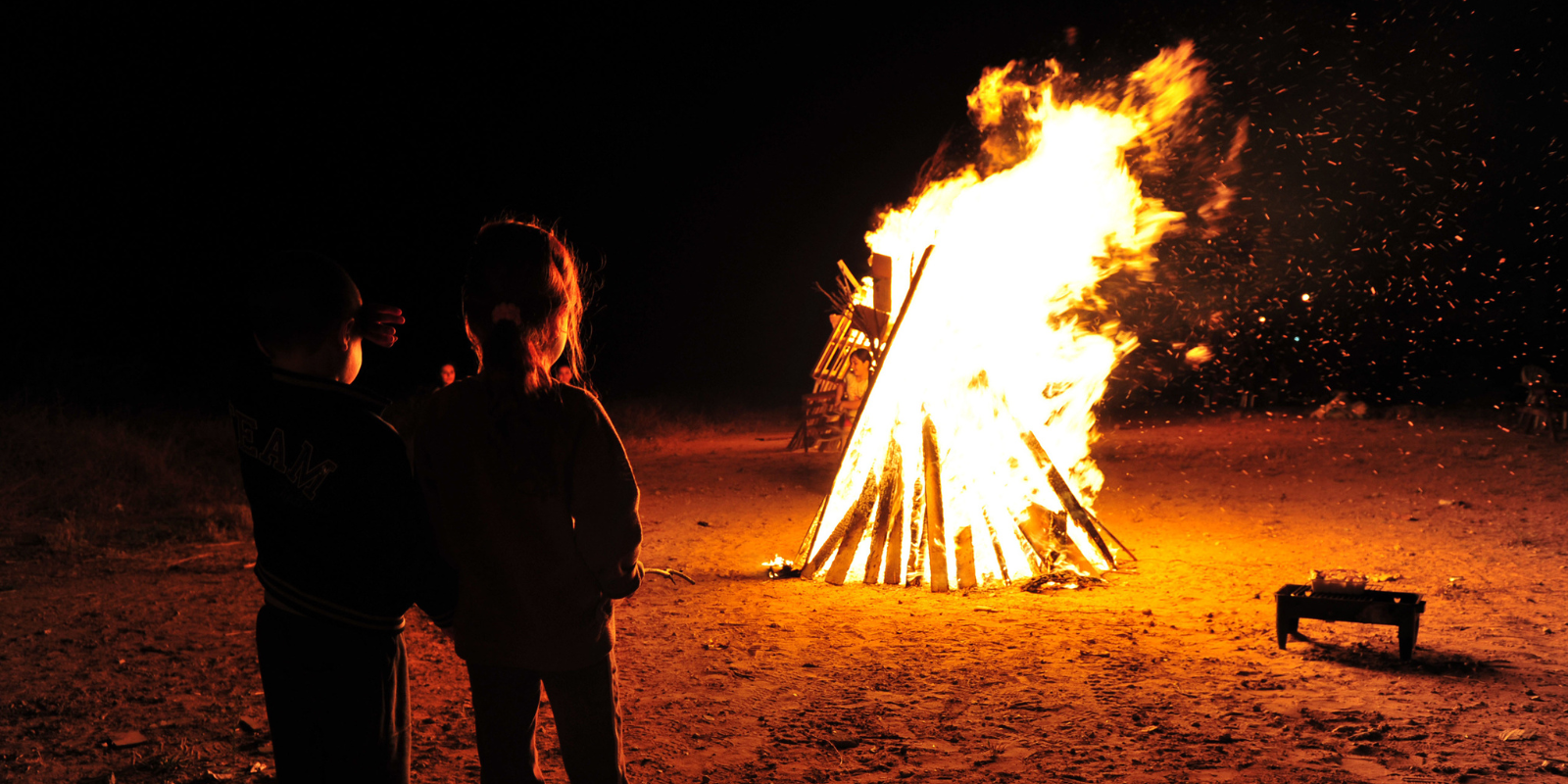 Lag BaOmer bonfire (Shutterstock.com)