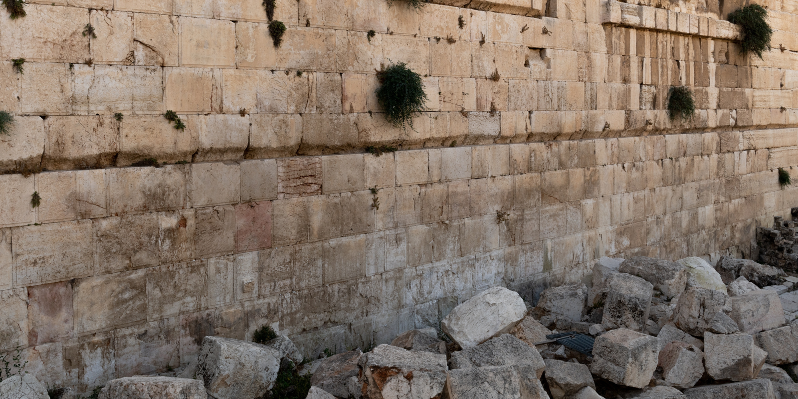 Large pieces of rock from the second Temple, Jerusalem Archaeological Park (Shutterstock.com)