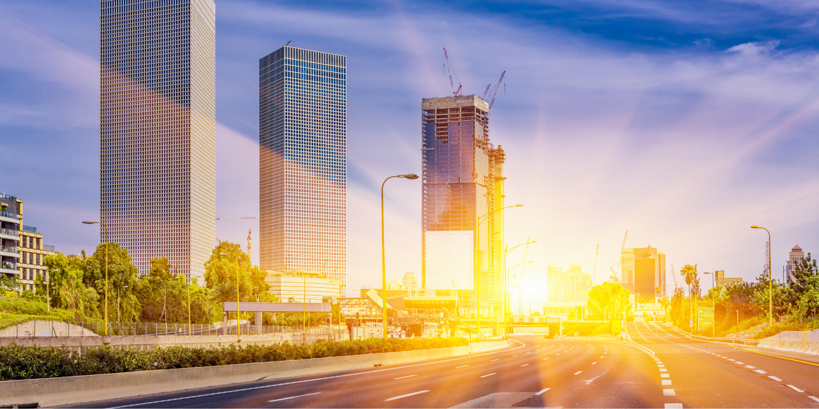 Sunrise in Tel Aviv (Shutterstock.com)