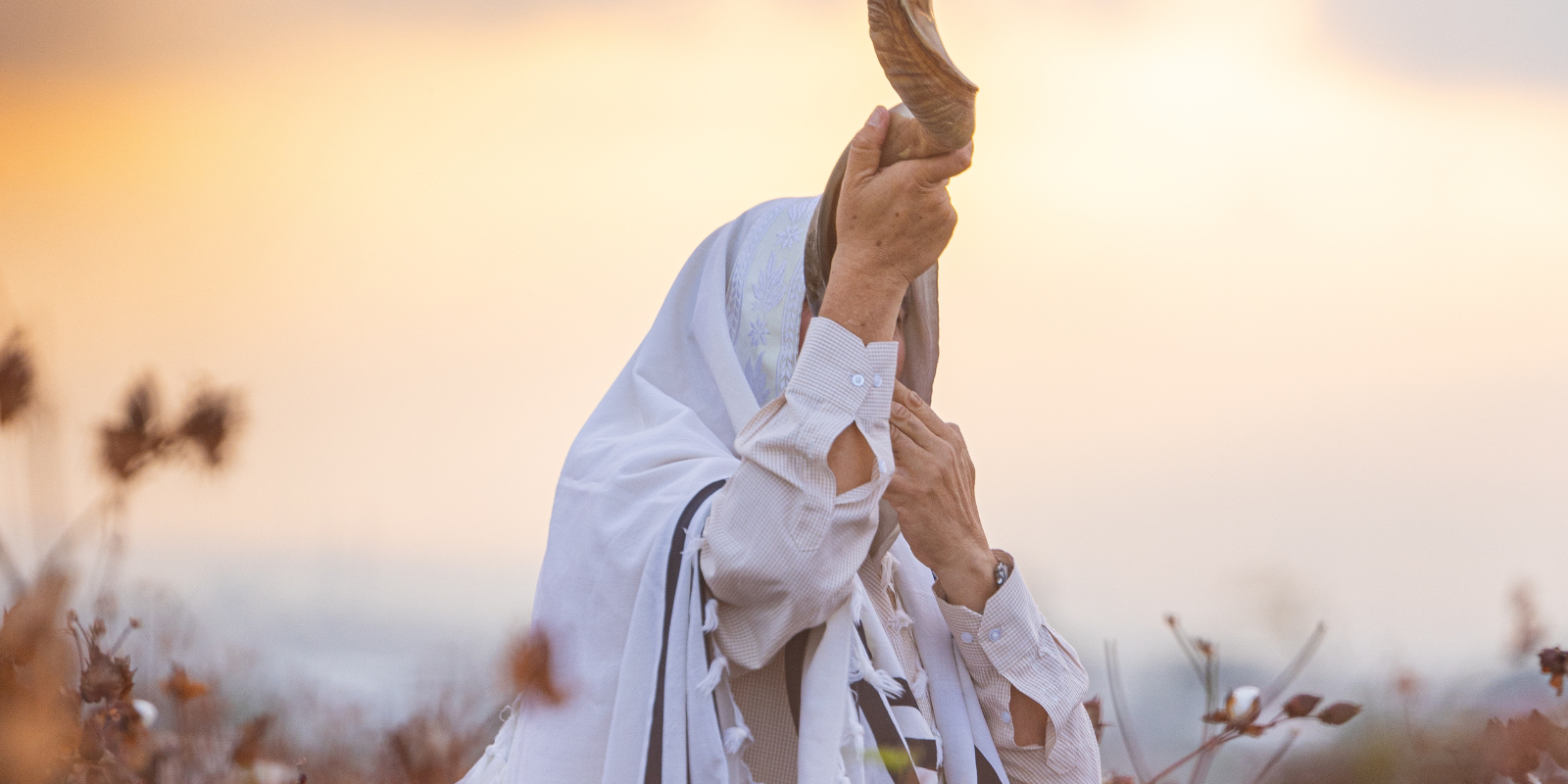 Jewish man blows the shofar for Rosh Hashanah (Shutterstock)