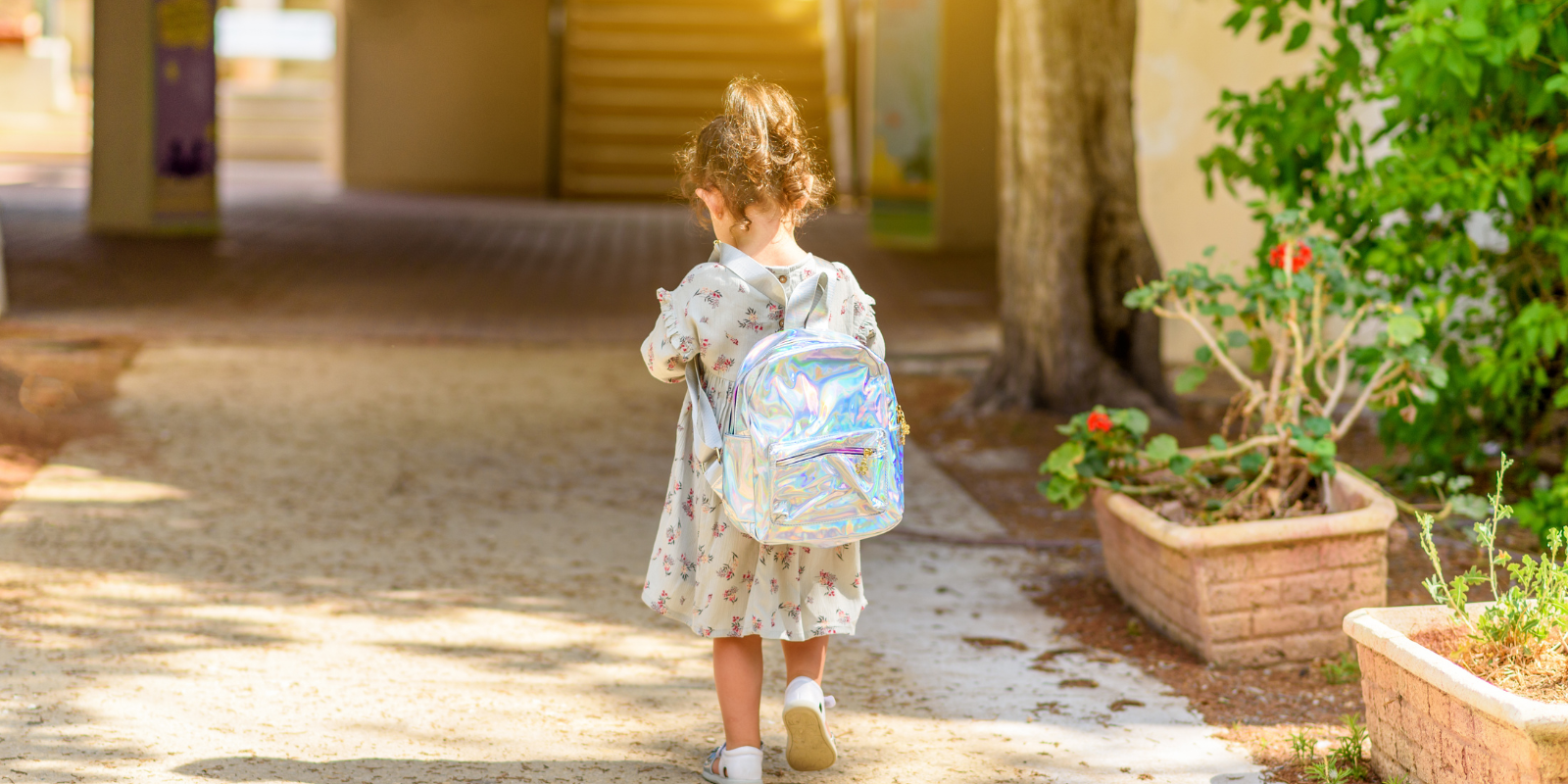 Young Israeli girls heads back to school (Shutterstock.com)