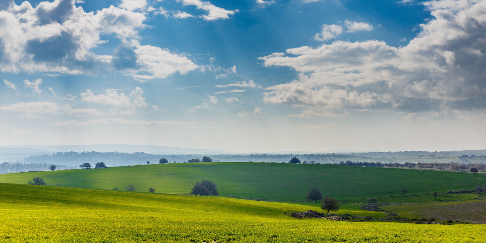 Israeli landscape, heaven and earth (Shutterstock)