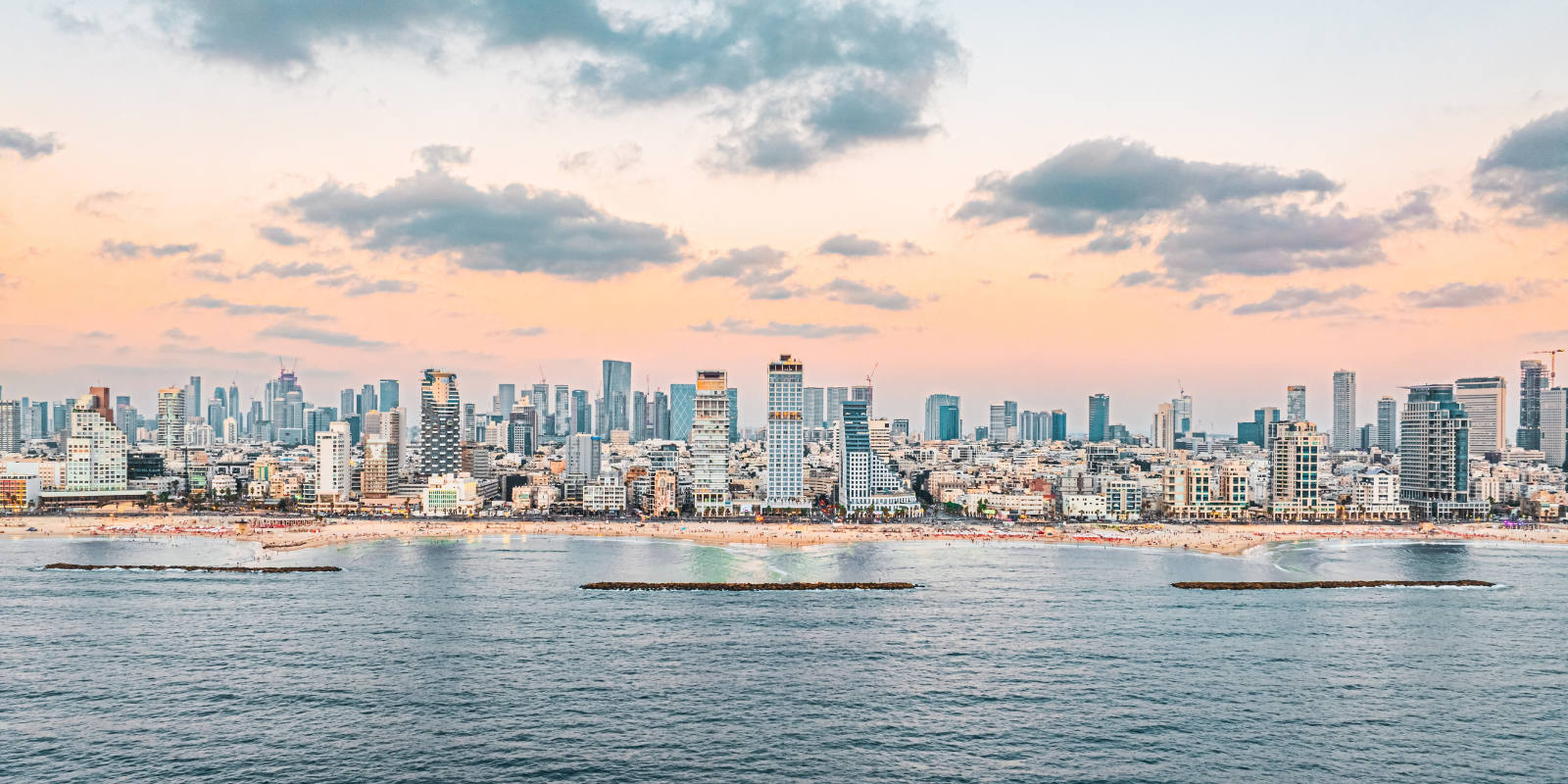 Tel Aviv skyline (UrAvgPhoto, Shutterstock.com)