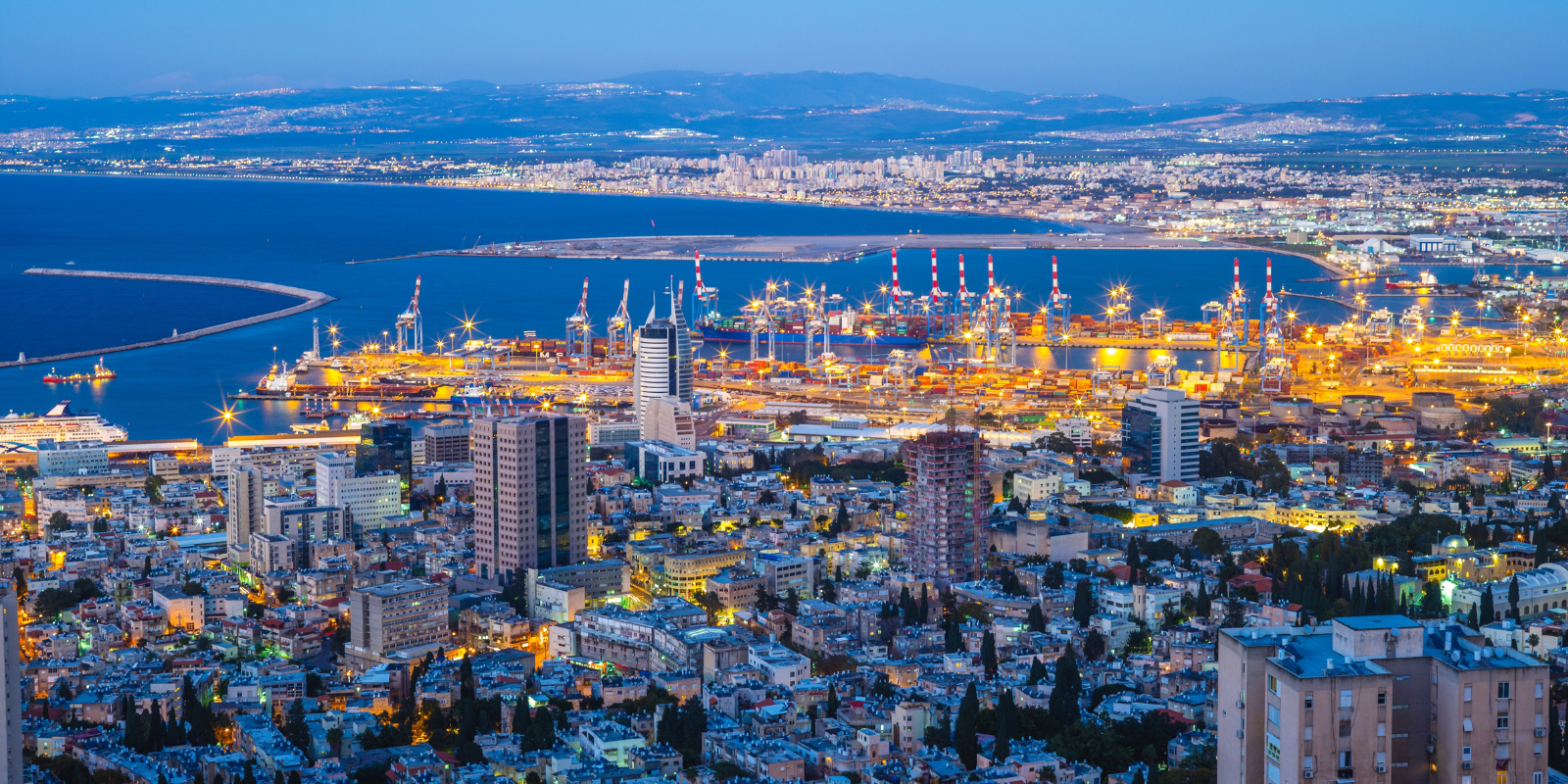 The city of Haifa and its port (Shutterstock)