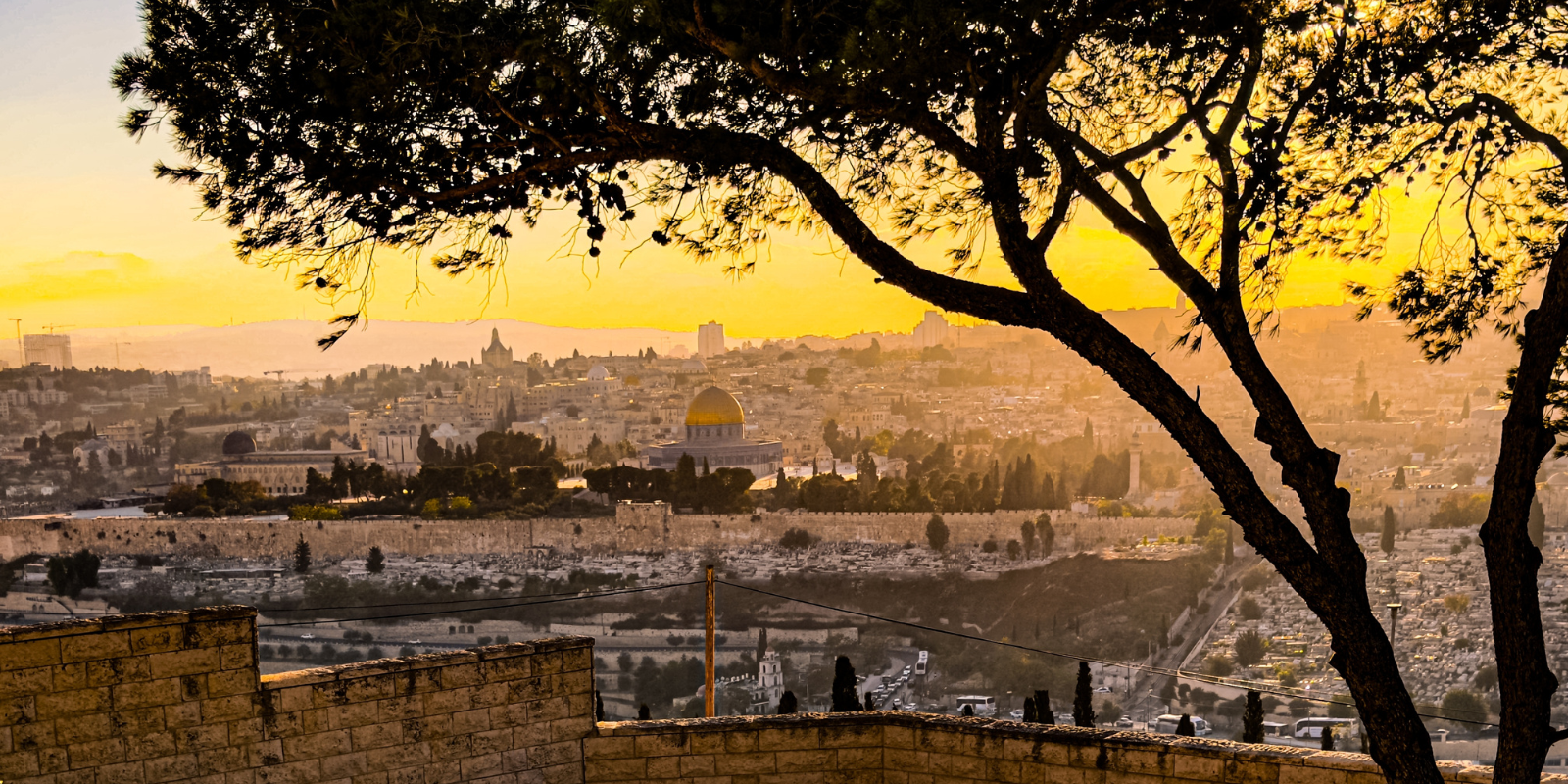 Sunset over the Old City of Jerusalem (Pablo Guzman Garcia, Shutterstock.com)