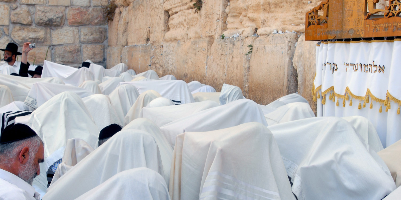 The priestly blessing at the Western Wall (Mark Neyman, GPO)