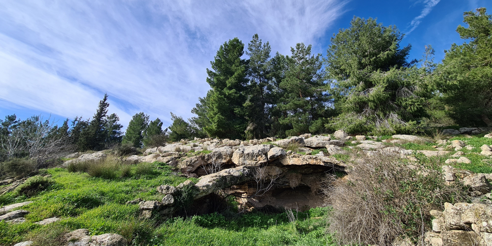 A cave in Adullam-France Park, Israel (Yair Aronshtam, Shutterstock.com)