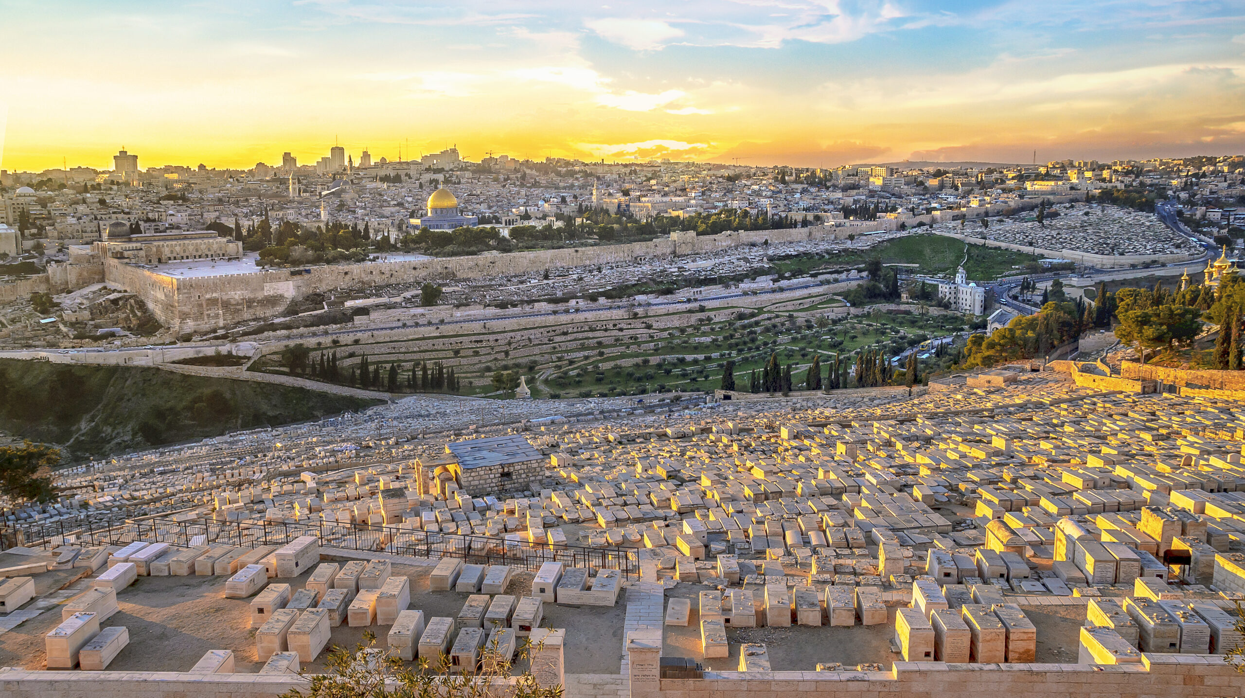 Ancient Jewish cemetery on the Mount of Olives (JekLi, Shutterstock.com)