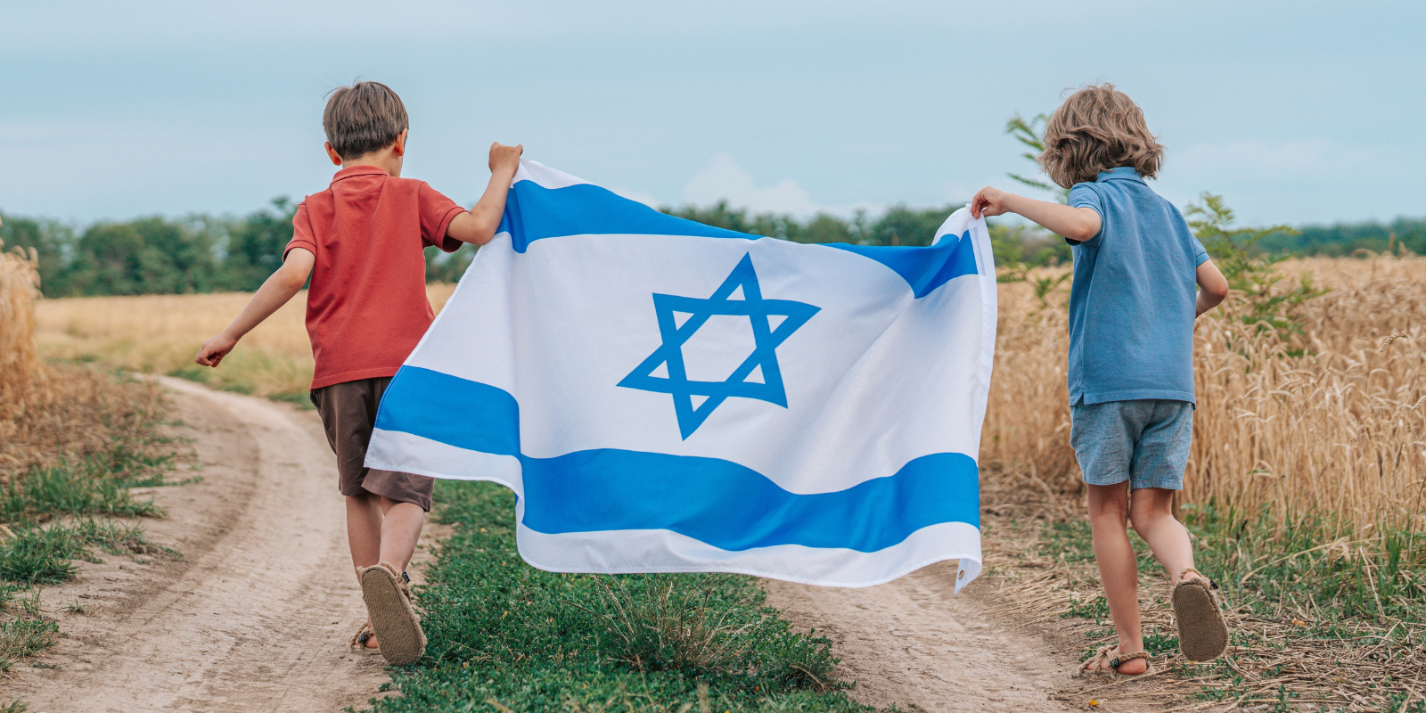 Israeli children run with the flag (Stock Holm, Shutterstock.com)