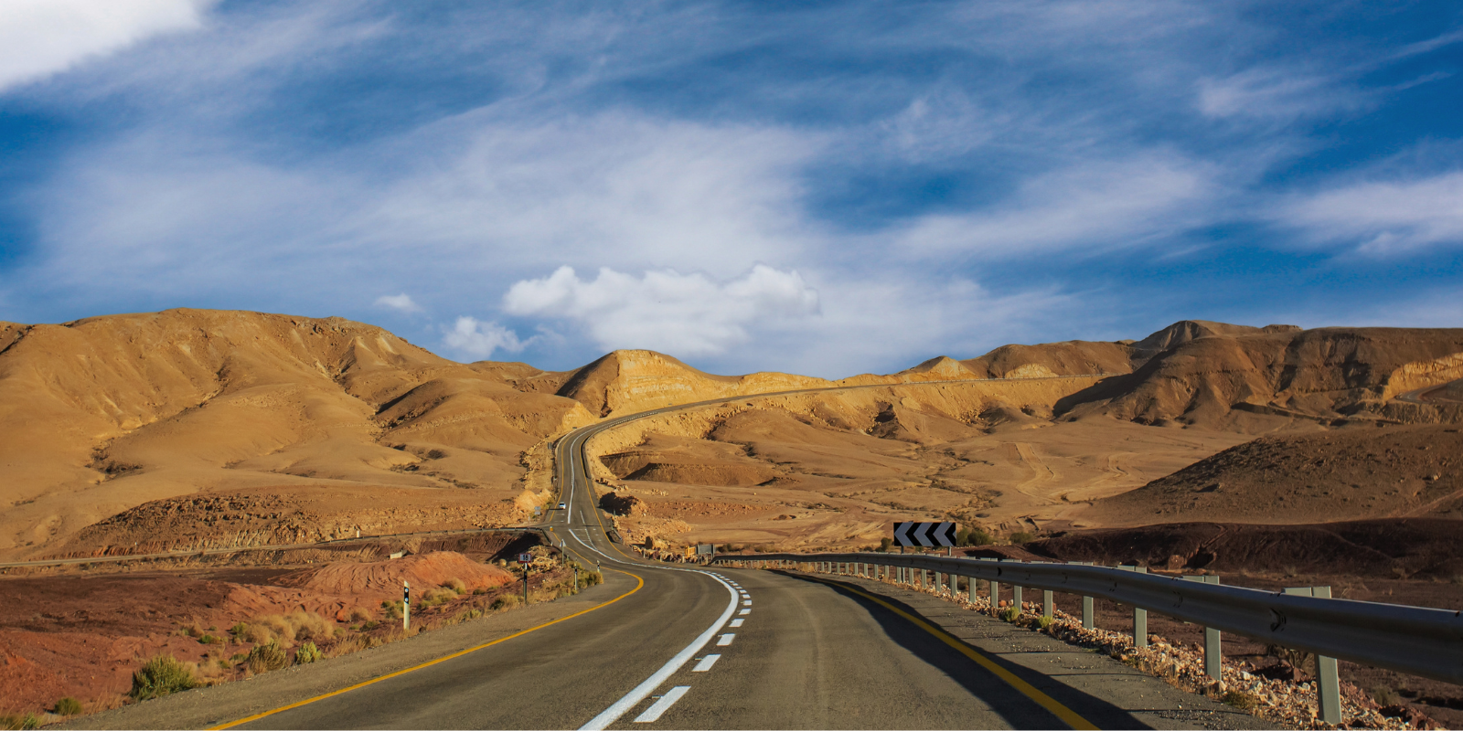 A winding road through the Israeli desert (MstudioG , Shutterstock.com)